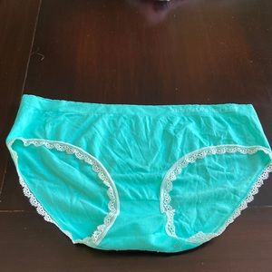 NWT Victorias Secret lace brief L